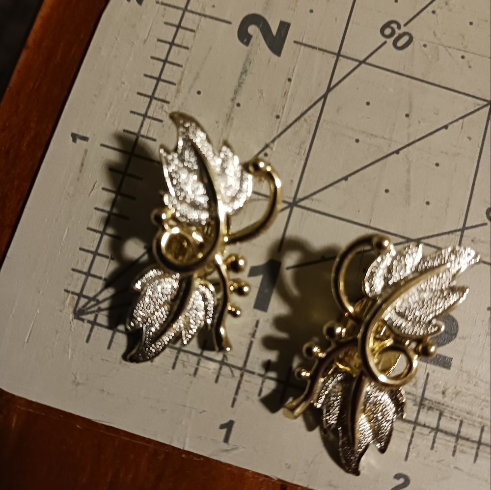 Earring silver and color excellent condition clip back from the sixties